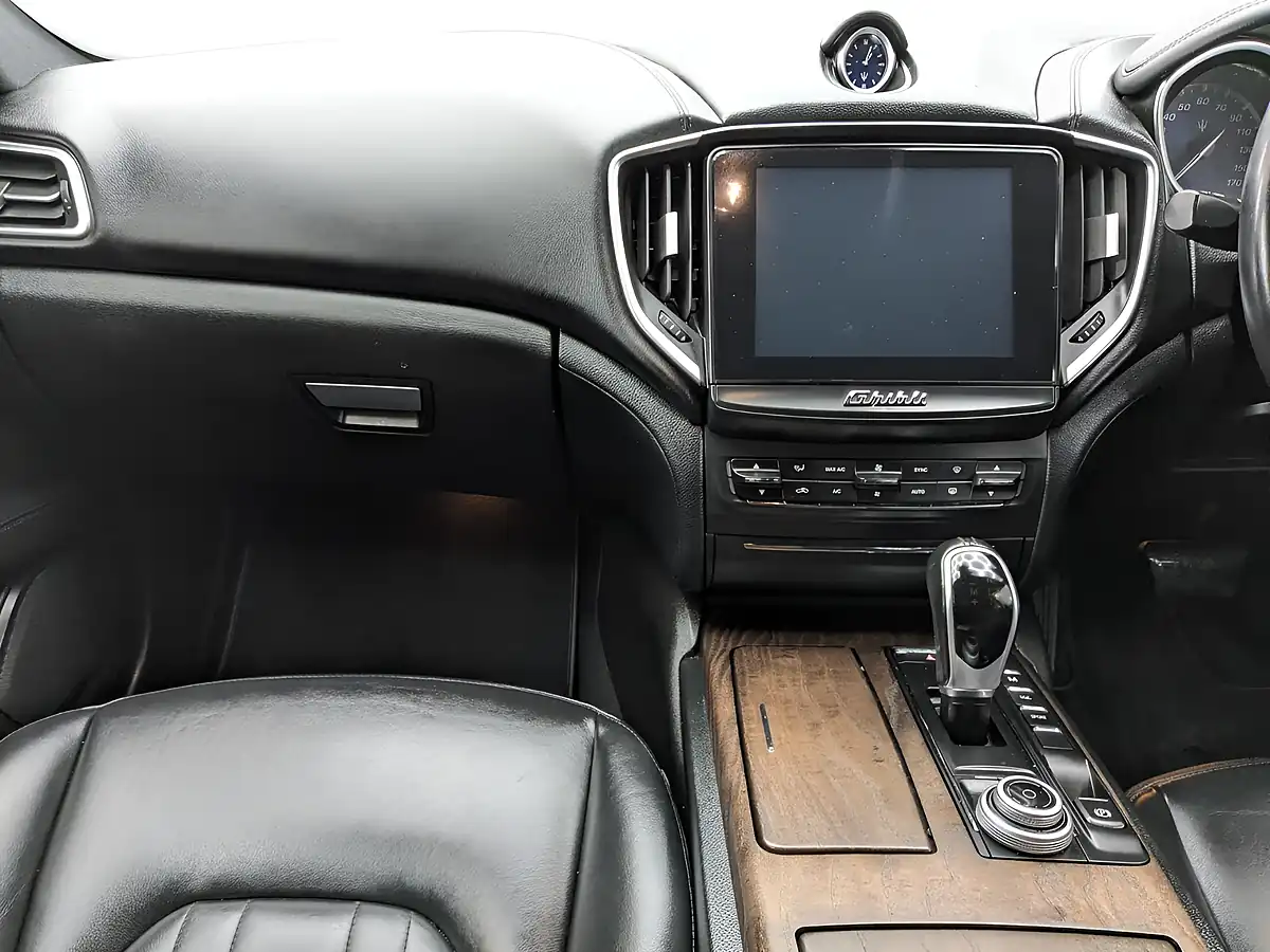 Used 2017 Maserati Ghibli Bianco White - Interior and Exterior details 18