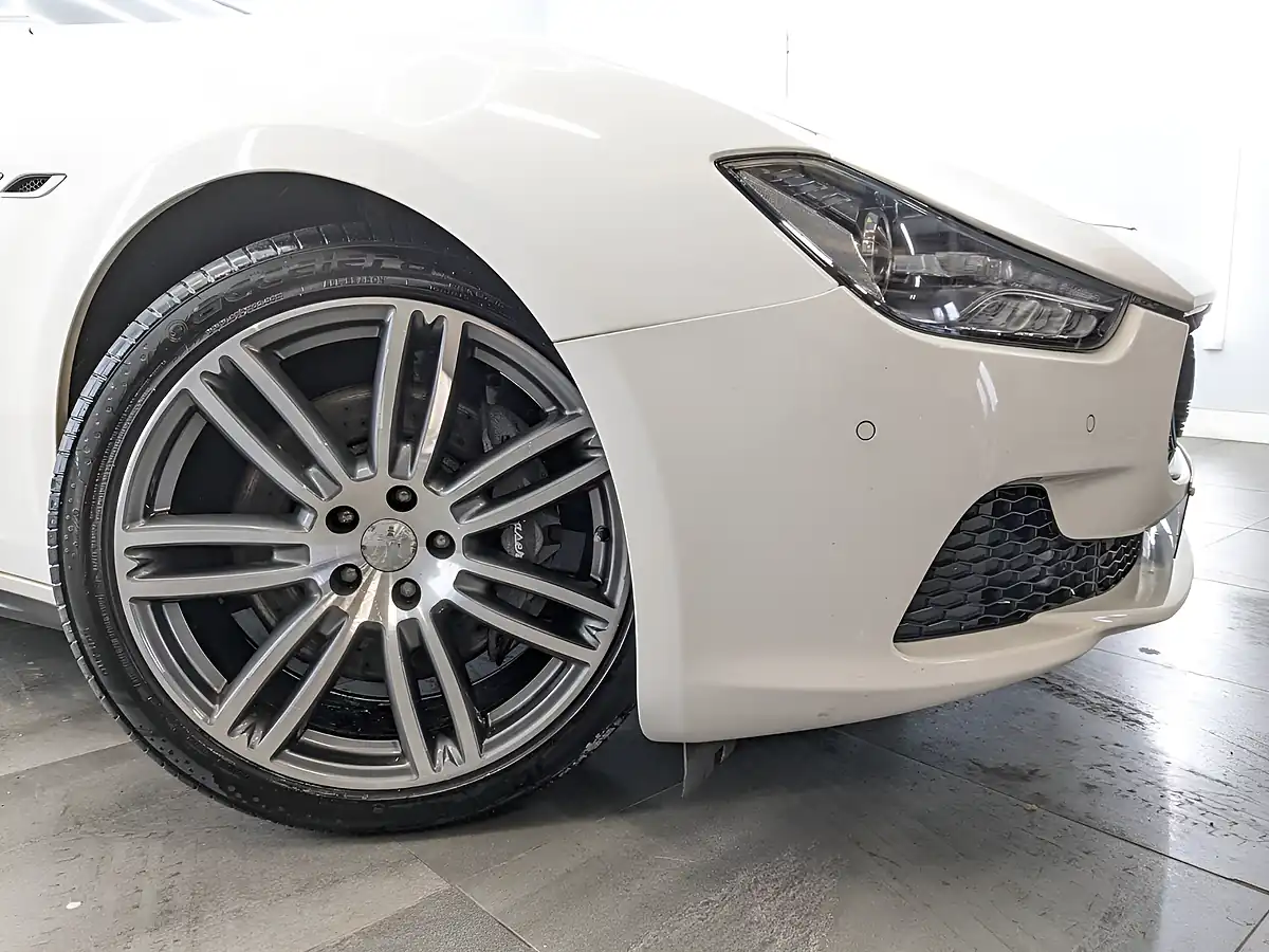 Used 2017 Maserati Ghibli Bianco White - Interior and Exterior details 2