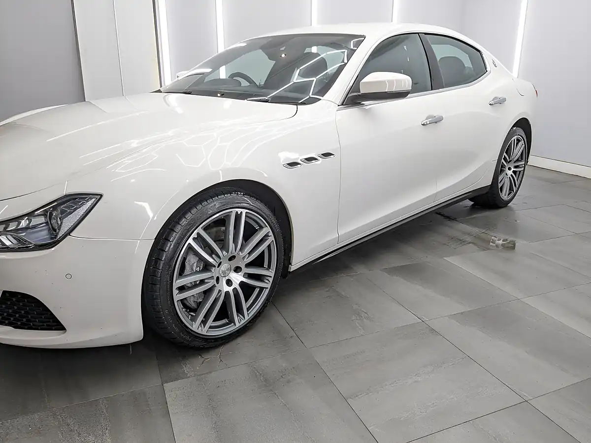 Used 2017 Maserati Ghibli Bianco White - Interior and Exterior details 3