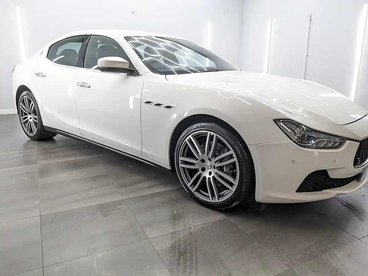 Used 2017 Maserati Ghibli Bianco White - Interior and Exterior details 5