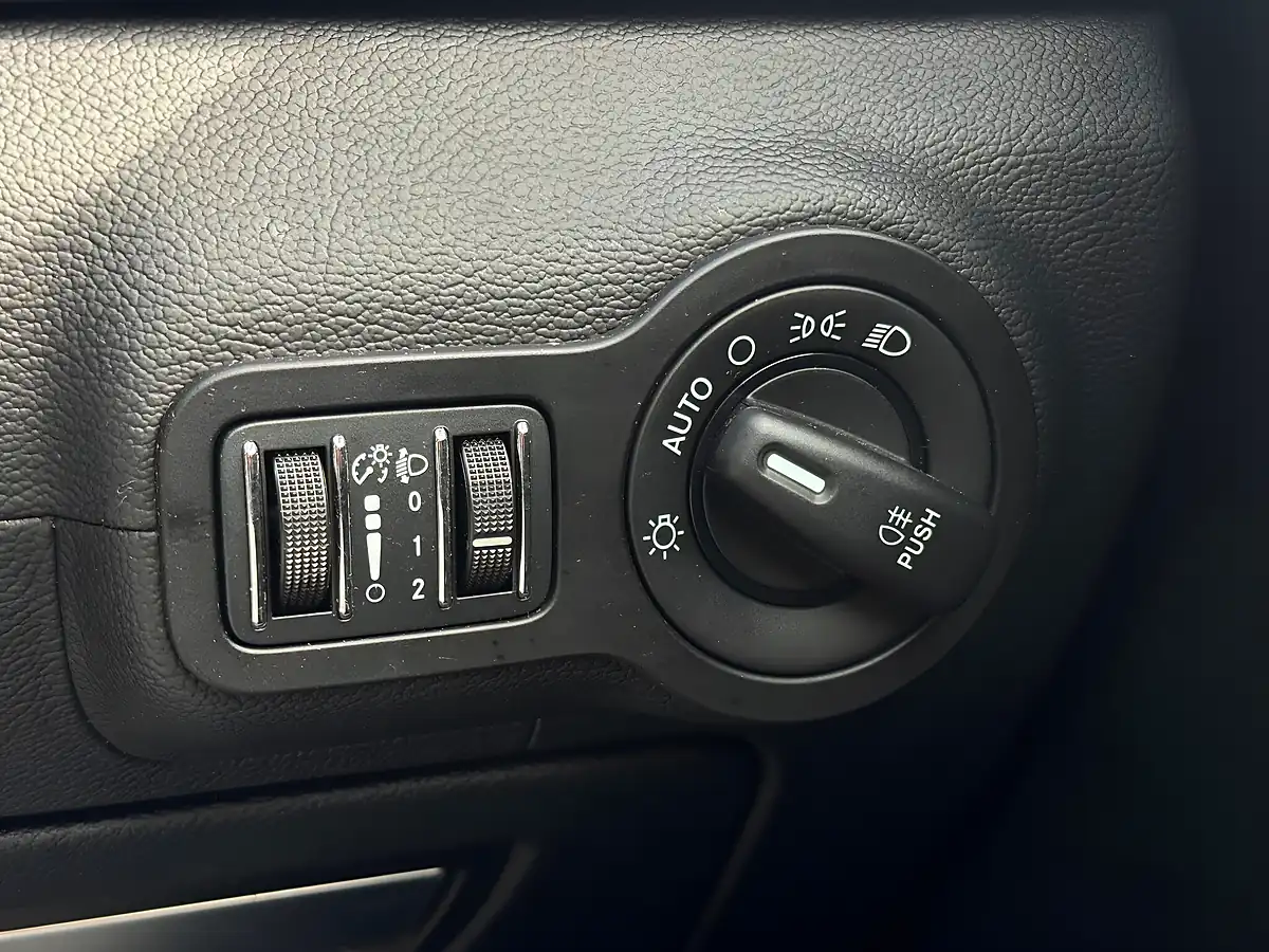 Used 2017 Maserati Ghibli Blue - Interior and Exterior details 15