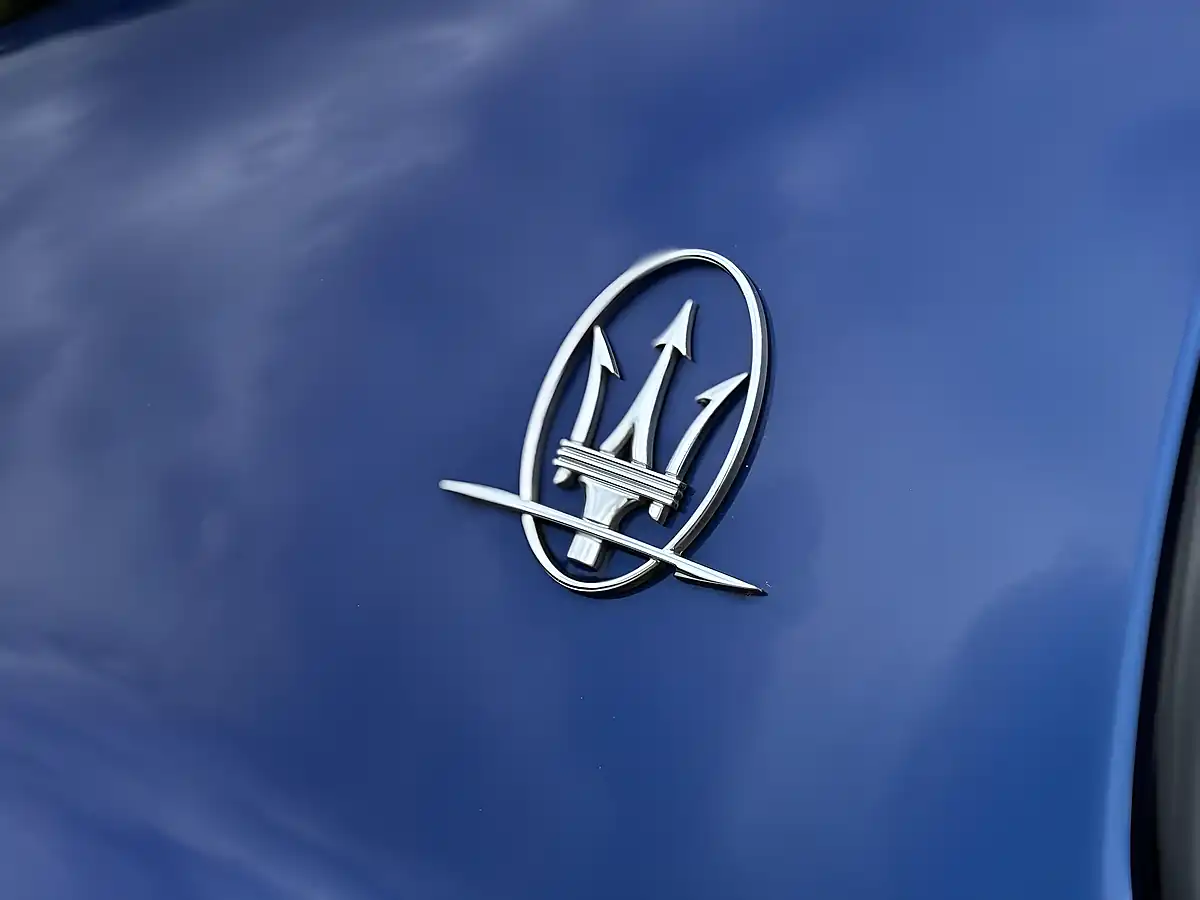 Used 2017 Maserati Ghibli Blue - Interior and Exterior details 19