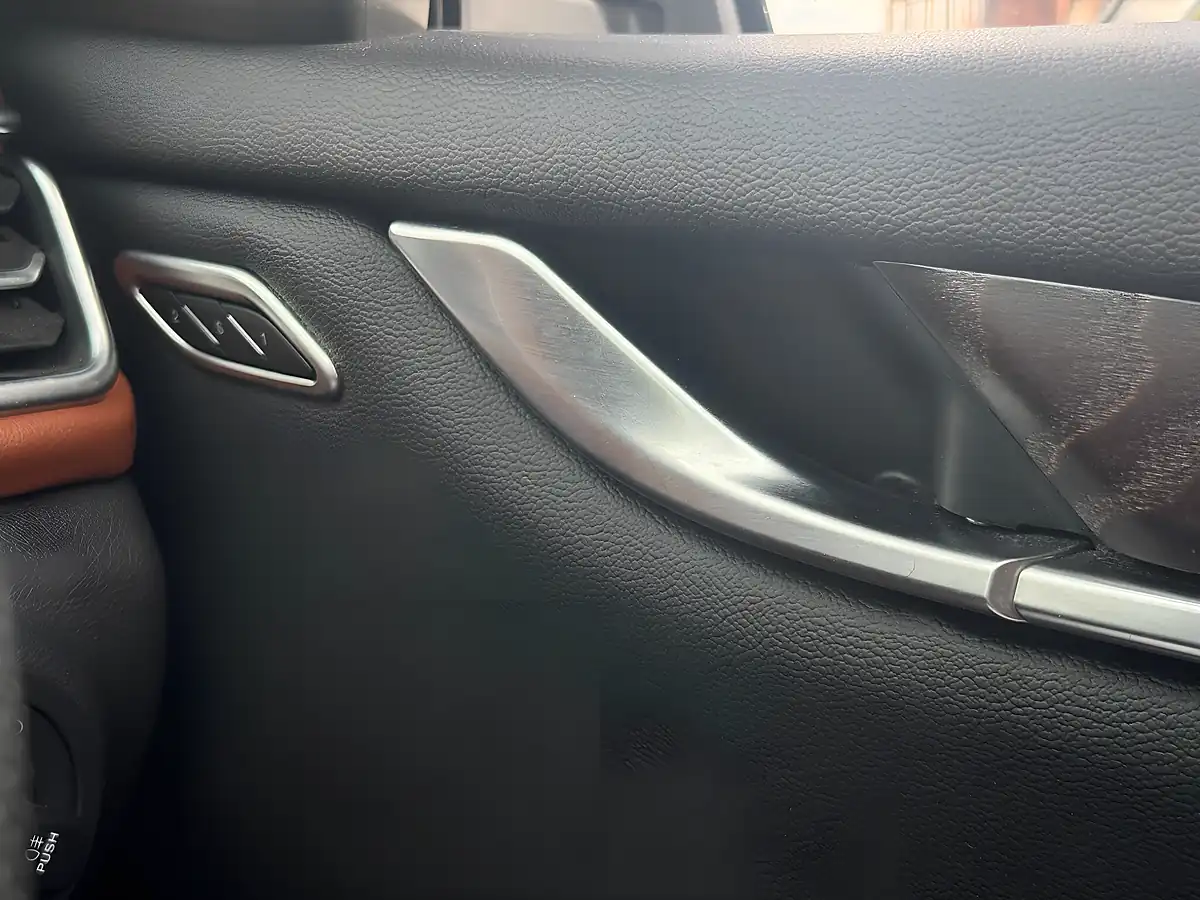Used 2017 Maserati Ghibli Blue - Interior and Exterior details 15