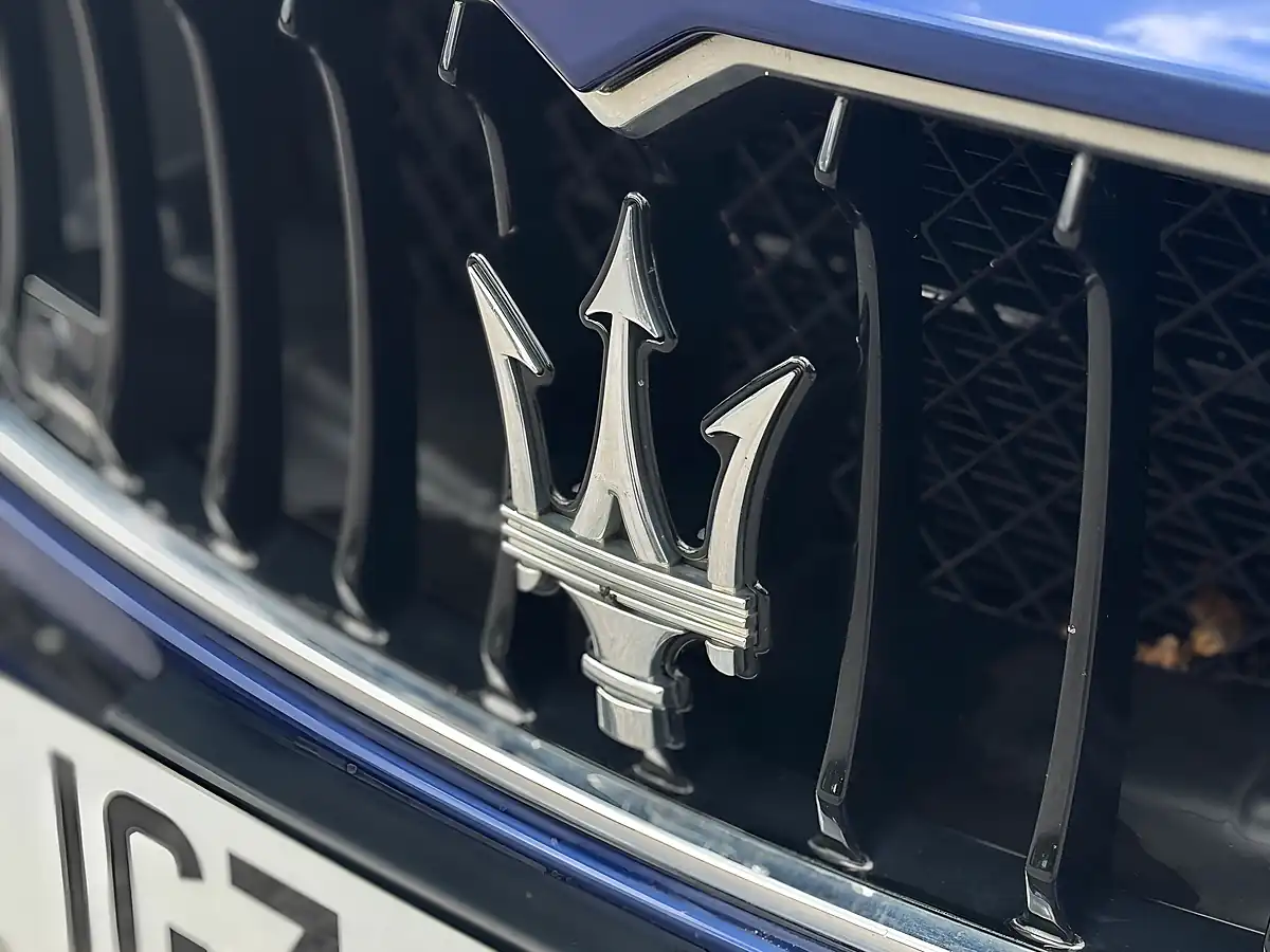 Used 2017 Maserati Ghibli Blue - Interior and Exterior details 19