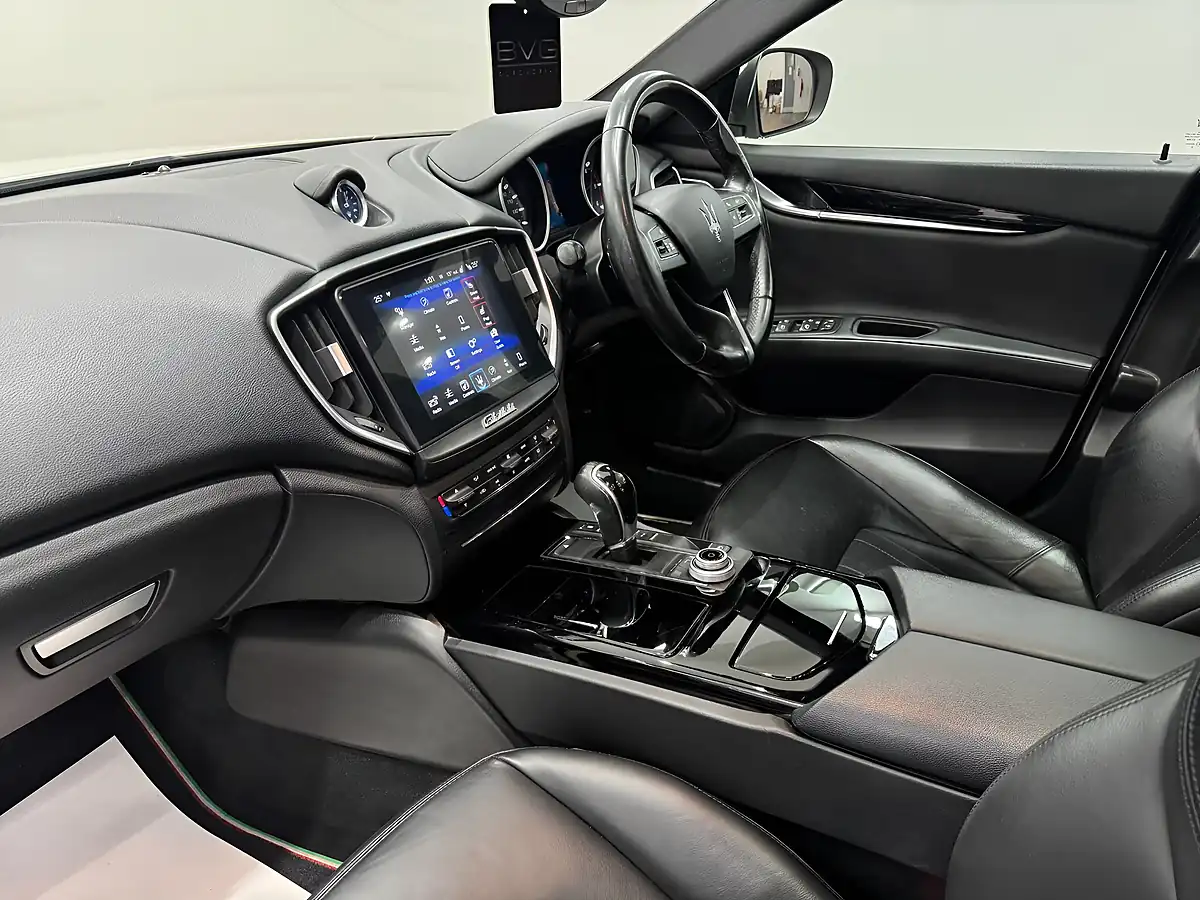 Used 2017 Maserati Ghibli Saloon White - Interior and Exterior details 18