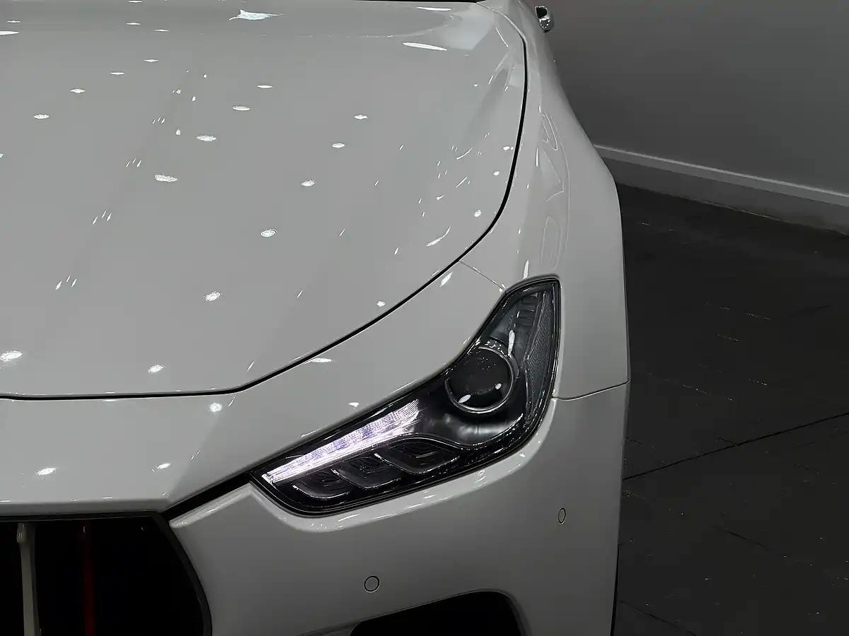 Used 2017 Maserati Ghibli Saloon White - Interior and Exterior details 9