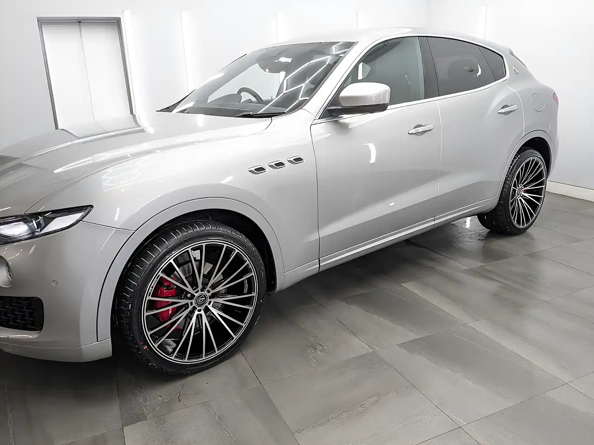 Used 2017 Maserati Levante Grey - Interior and Exterior details 3