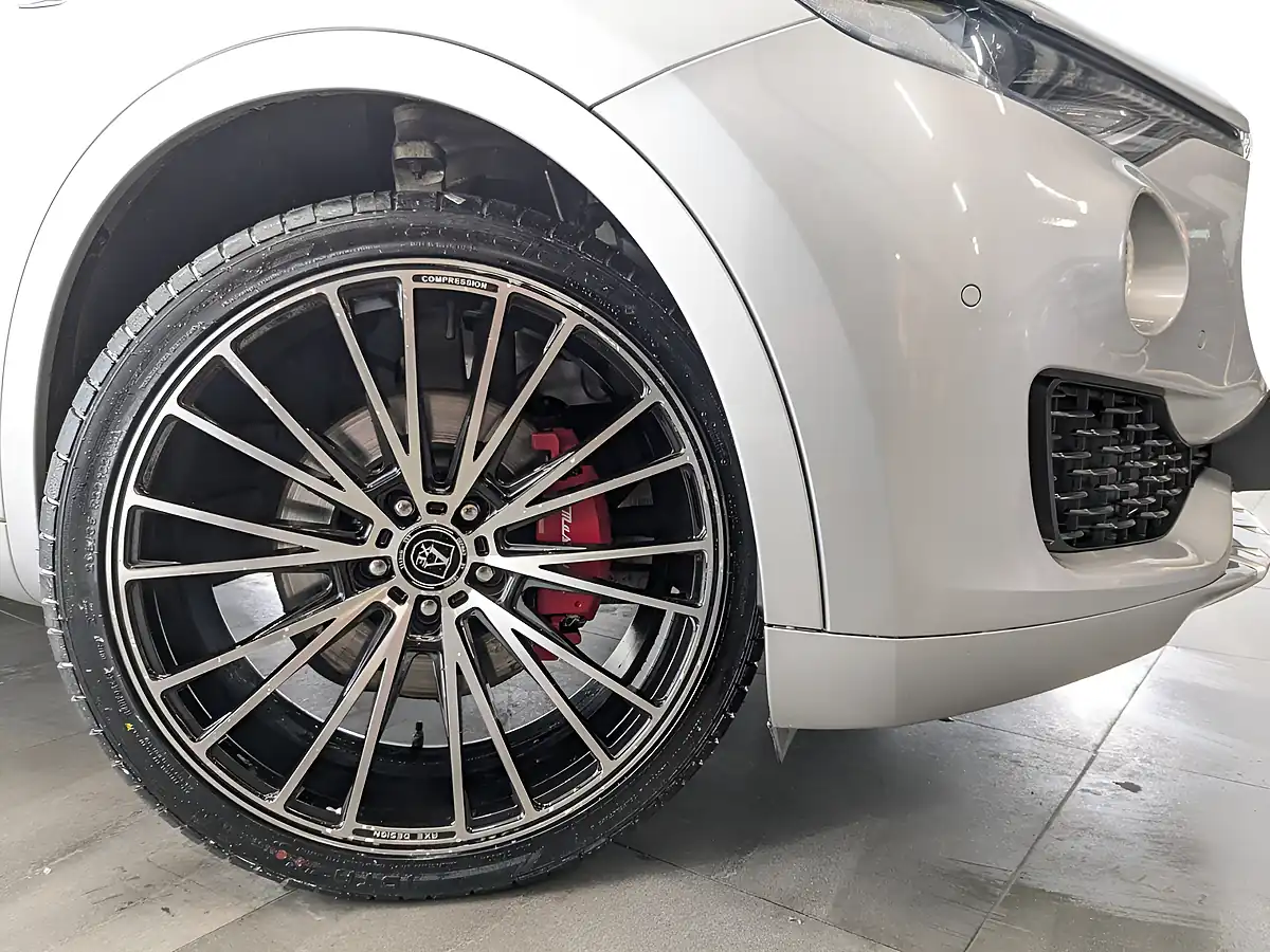 Used 2017 Maserati Levante Grey - Interior and Exterior details 5