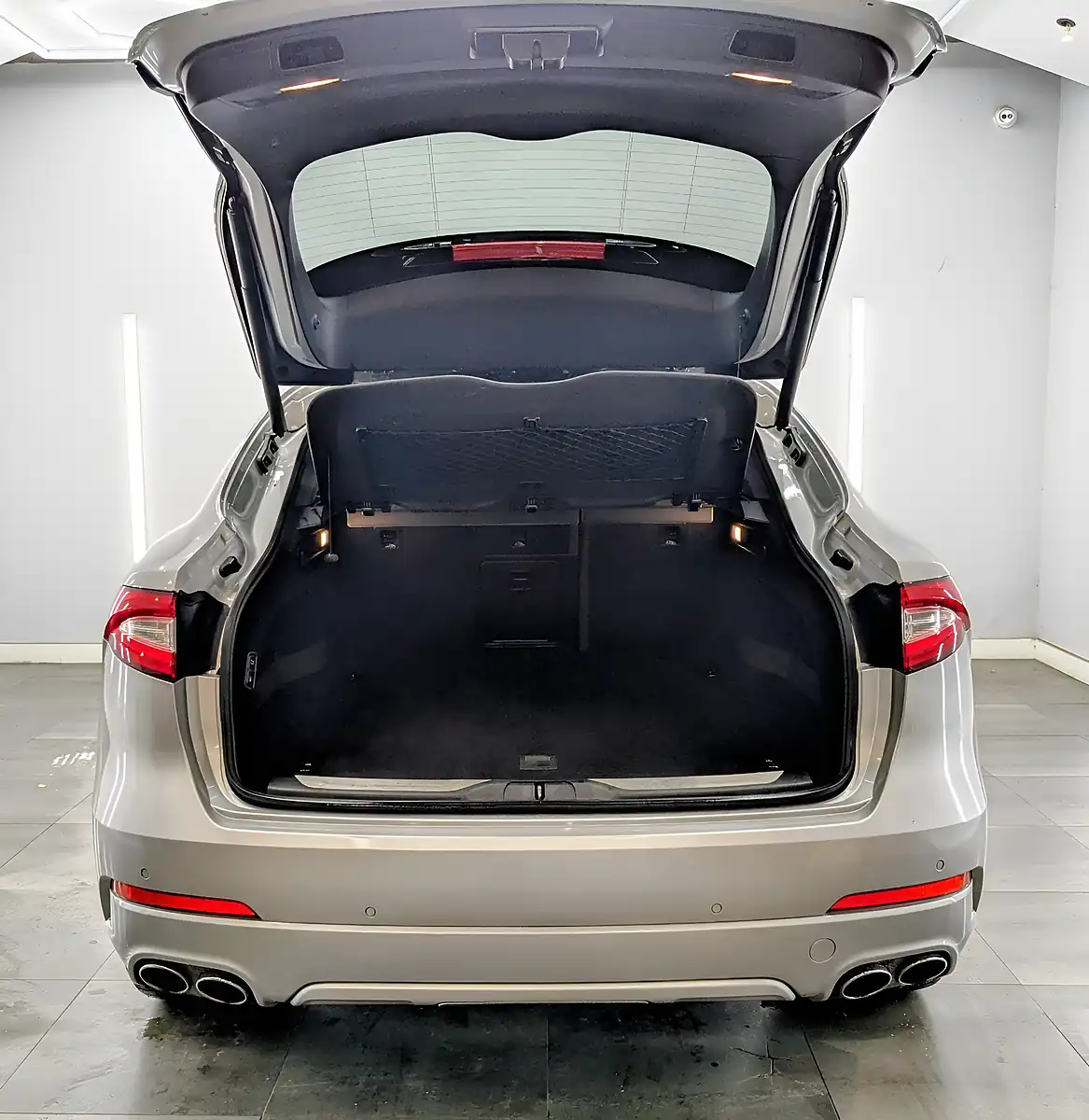 Used 2017 Maserati Levante Grey - Interior and Exterior details 9