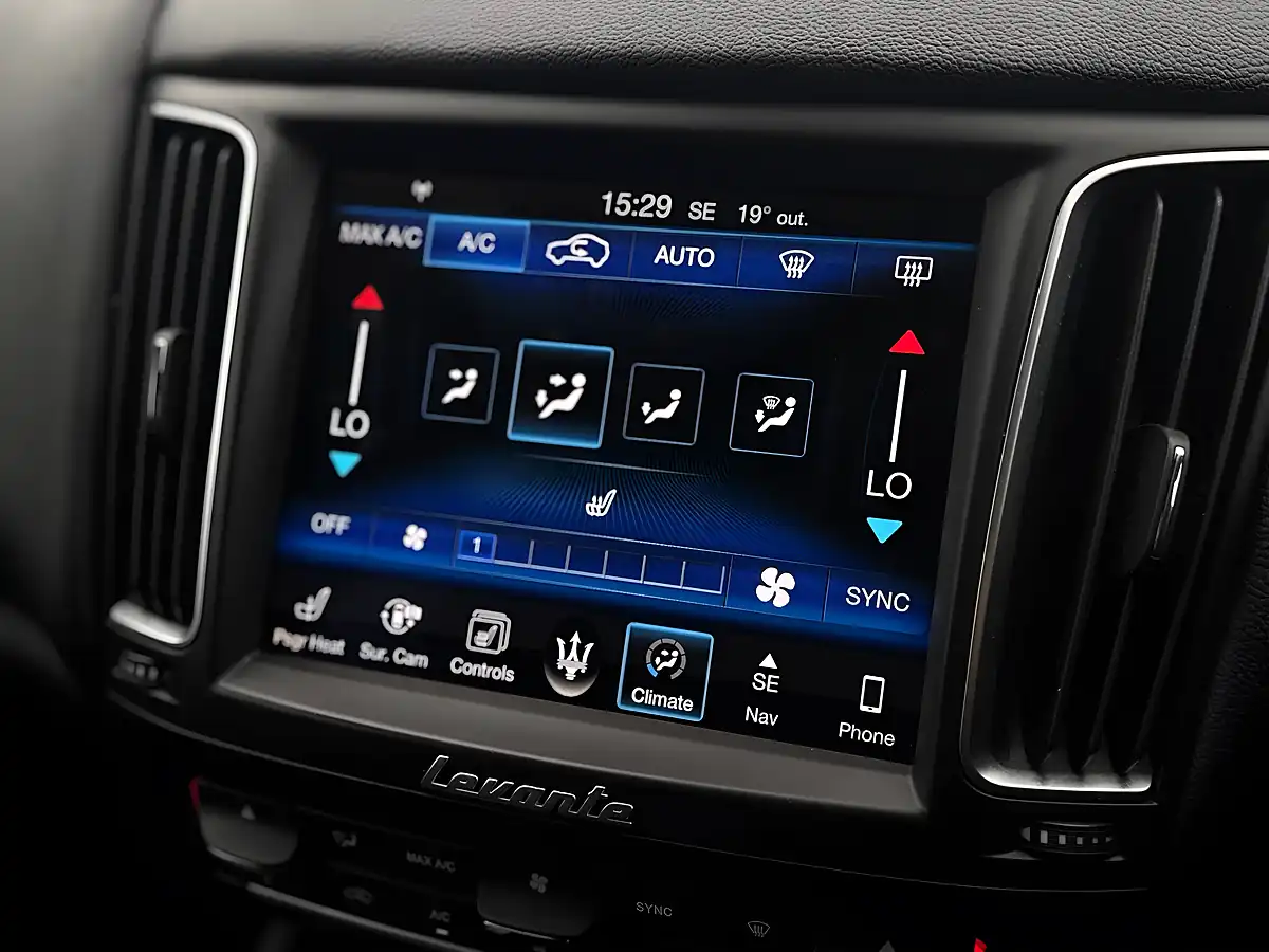 Used 2017 Maserati Levante Zf 4WD Blue - Interior and Exterior details 14