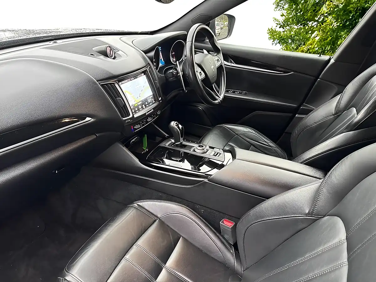Used 2017 Maserati Levante Zf 4WD Blue - Interior and Exterior details 13