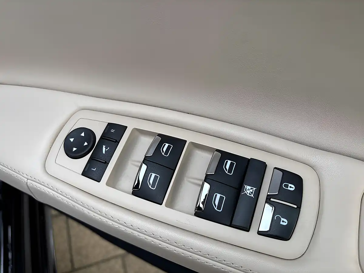 Used 2017 Maserati Quattroporte Saloon Black - Interior and Exterior details 14