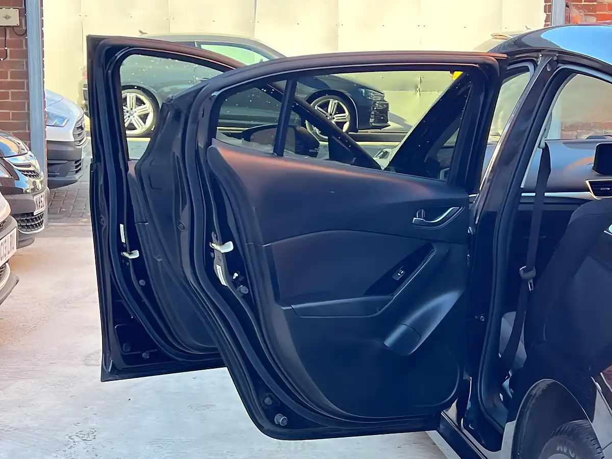 Used 2017 Mazda 3 Se-L Nav Black - Interior and Exterior details 15