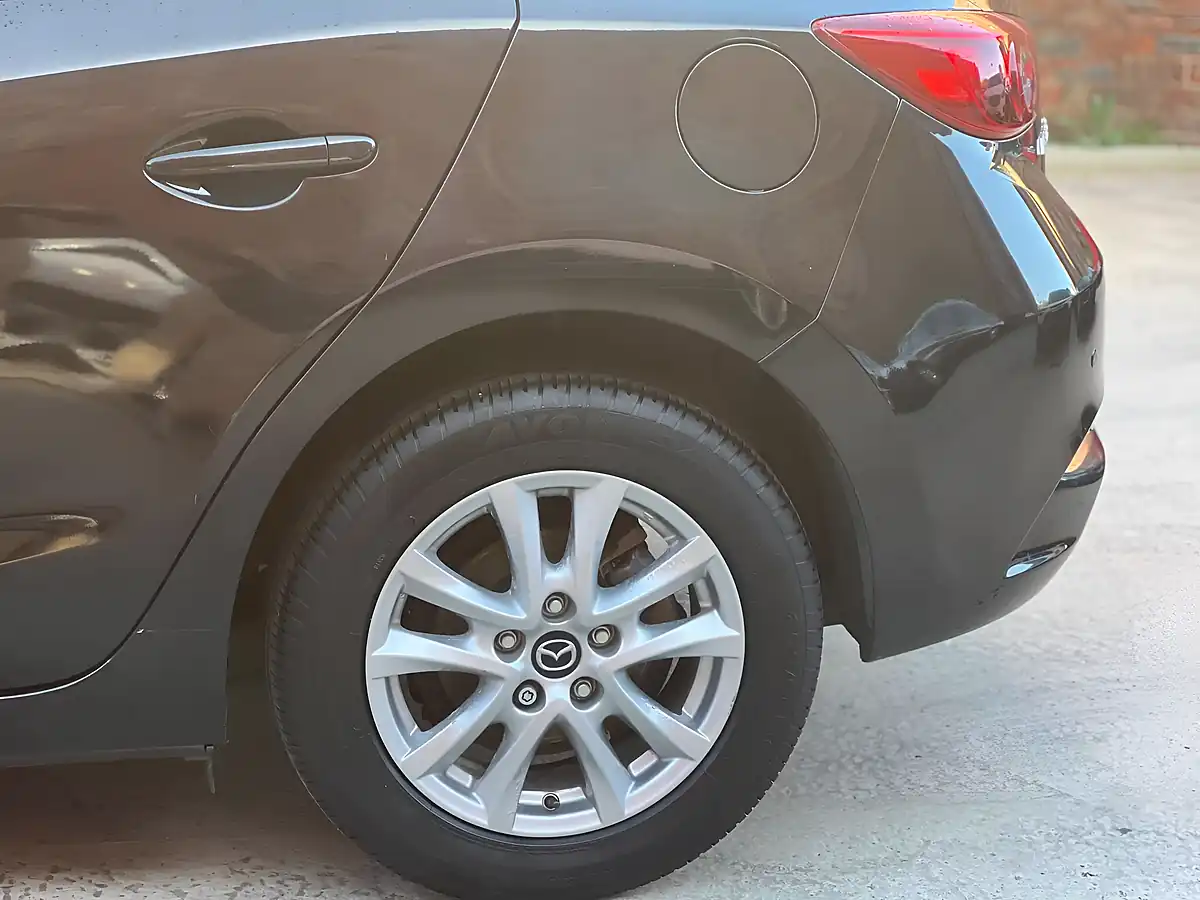 Used 2017 Mazda 3 Se-L Nav Black - Interior and Exterior details 16