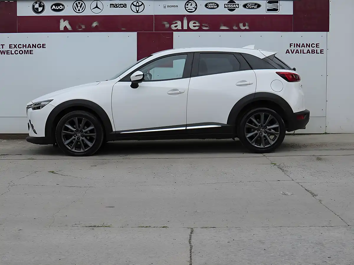 Used 2017 Mazda CX-3 Sport Nav White - Interior and Exterior details 5