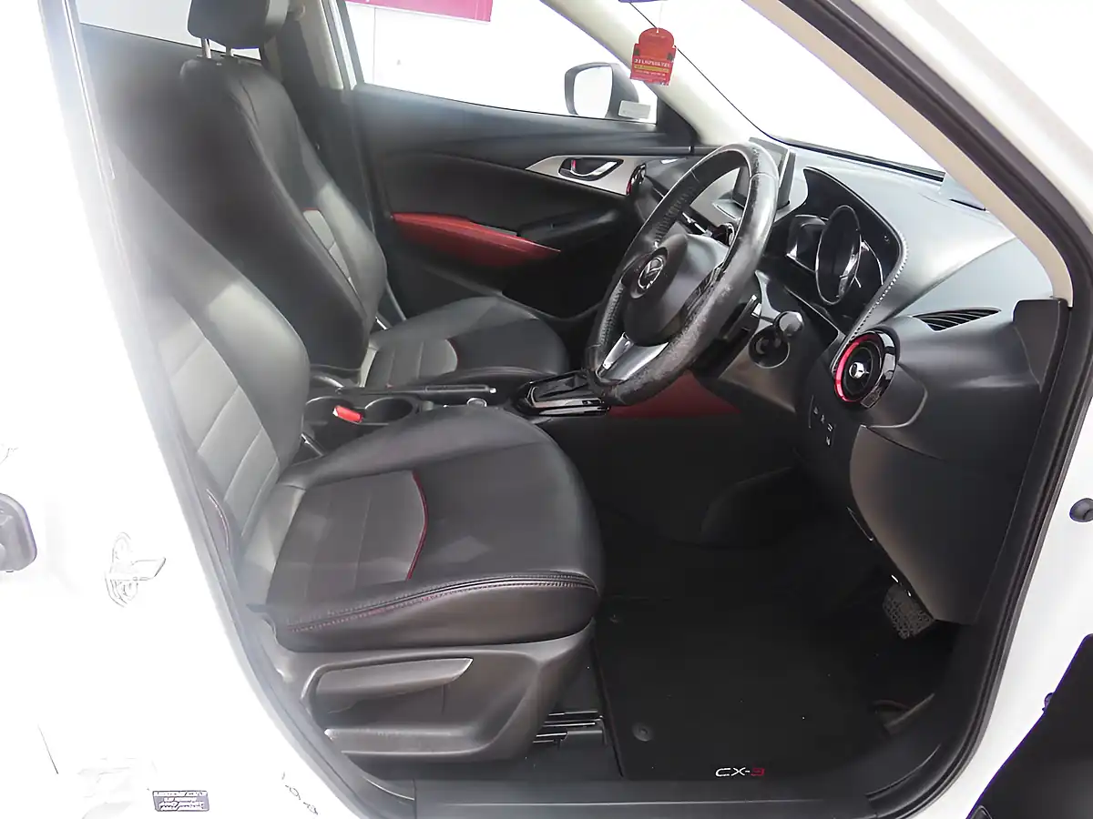 Used 2017 Mazda CX-3 Sport Nav White - Interior and Exterior details 7