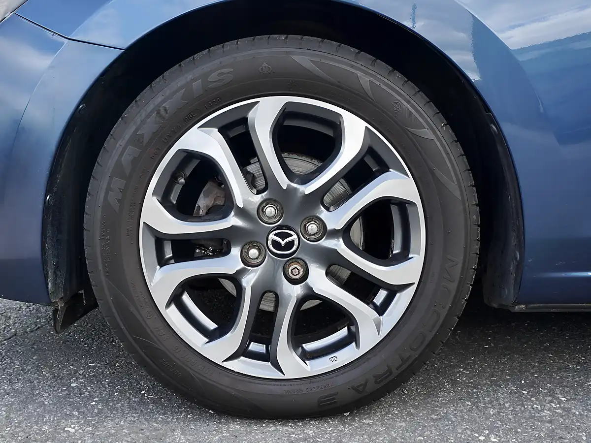 Used 2017 Mazda Mazda2 GT Blue - Interior and Exterior details 19