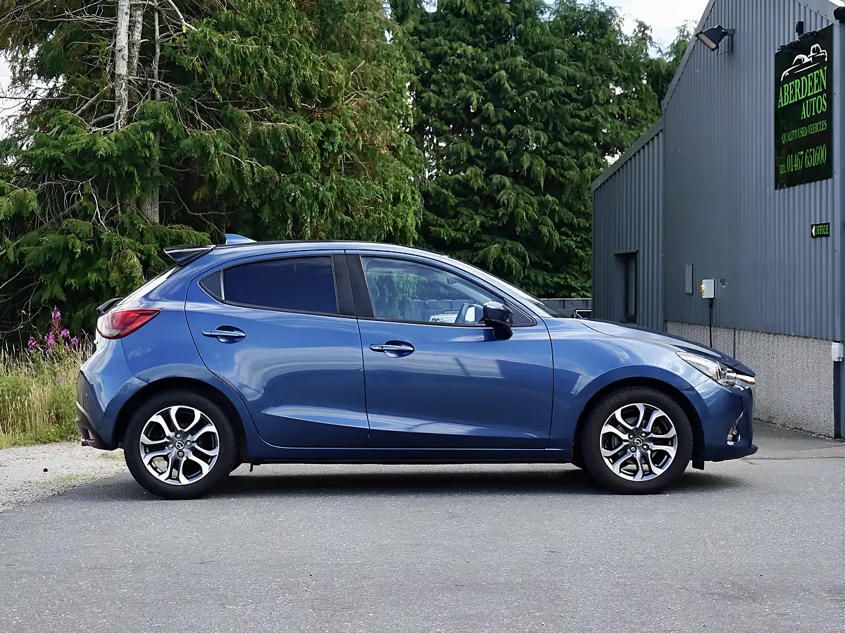 Used 2017 Mazda Mazda2 GT Blue - Interior and Exterior details 5