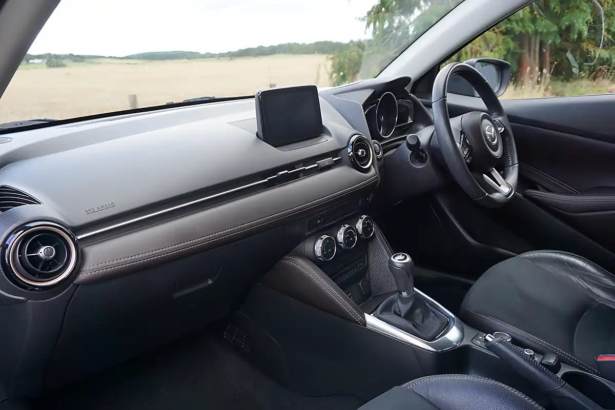 Used 2017 Mazda Mazda2 GT Blue - Interior and Exterior details 8