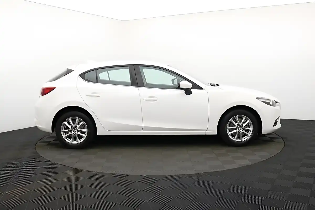 Used 2017 Mazda Mazda3 Se Nav White - Interior and Exterior details 2