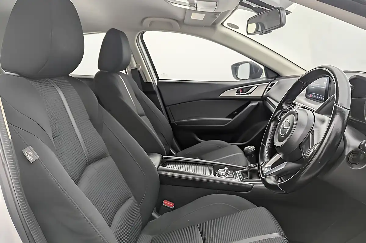 Used 2017 Mazda Mazda3 Se Nav White - Interior and Exterior details 3