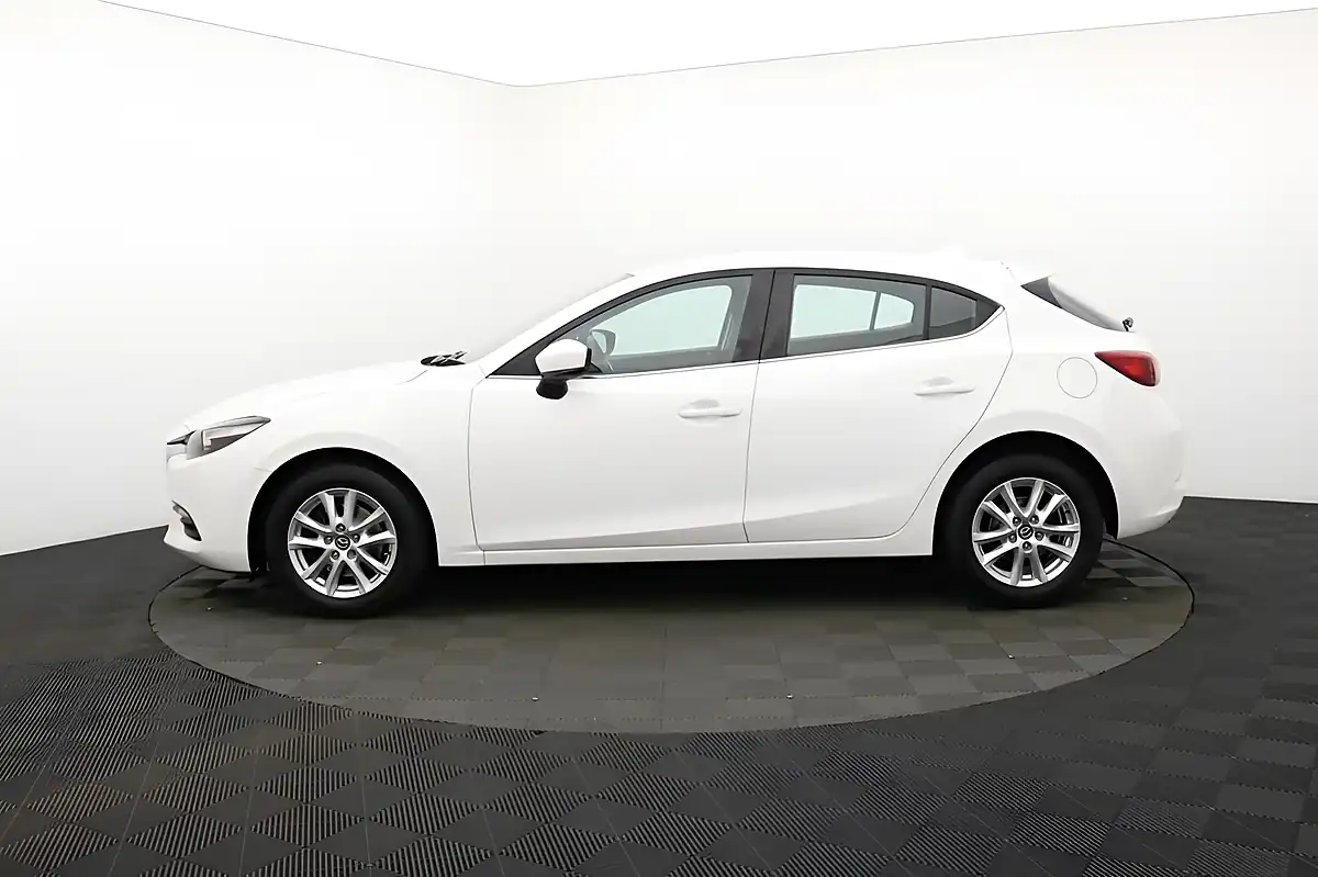 Used 2017 Mazda Mazda3 Se Nav White - Interior and Exterior details 7