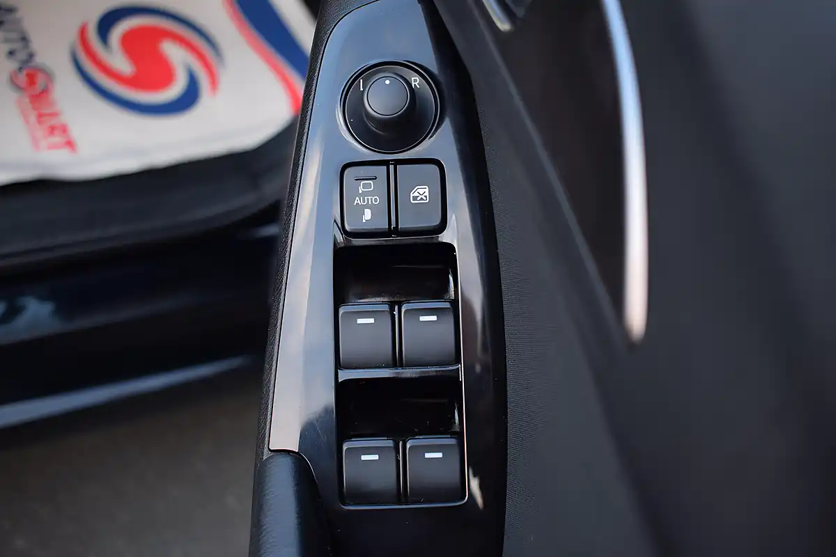 Used 2017 Mazda Mazda3 Sport Nav Black - Interior and Exterior details 20