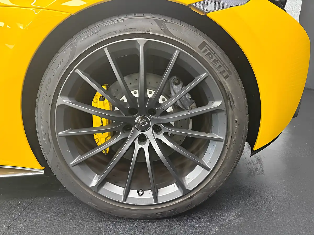 Used 2017 Mclaren 570GT Coupe Yellow - Interior and Exterior details 13