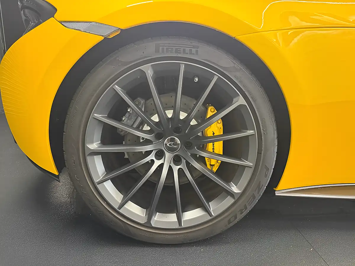 Used 2017 Mclaren 570GT Coupe Yellow - Interior and Exterior details 14