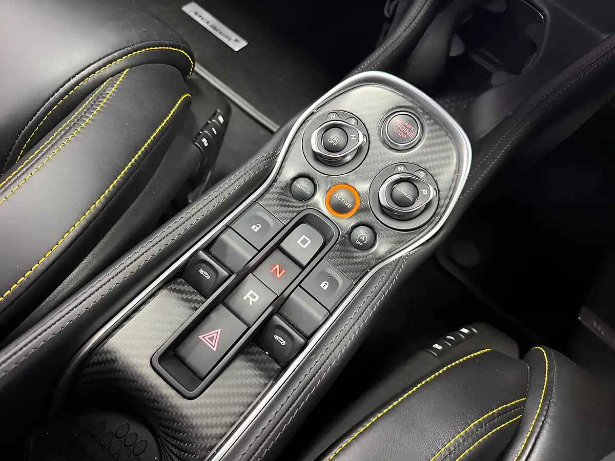 Used 2017 Mclaren 570GT Coupe Yellow - Interior and Exterior details 19