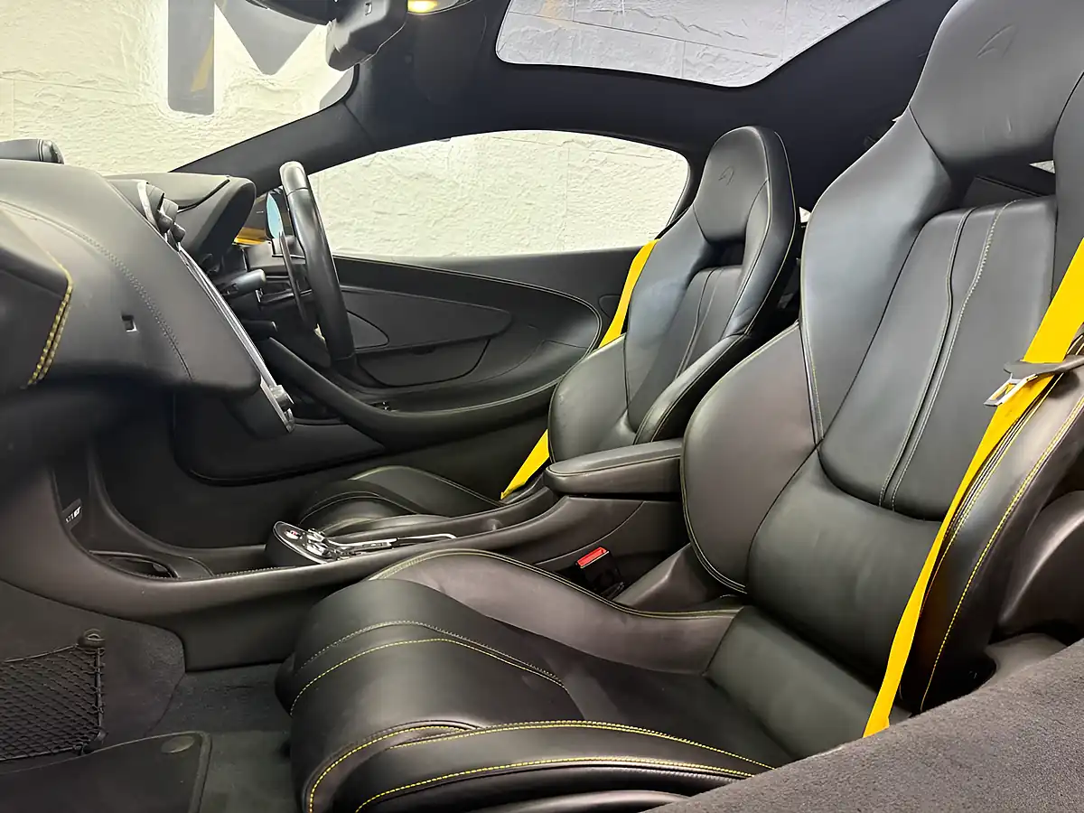 Used 2017 Mclaren 570GT Coupe Yellow - Interior and Exterior details 3