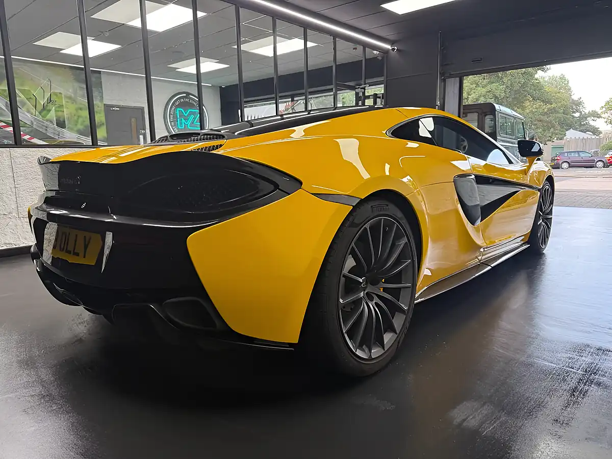 Used 2017 Mclaren 570GT Coupe Yellow - Interior and Exterior details 8