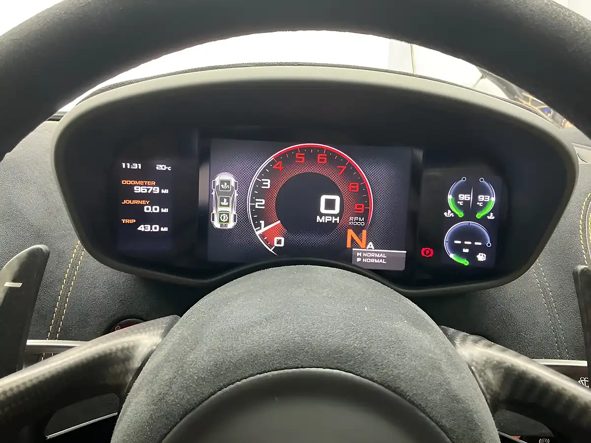 Used 2017 Mclaren 570s Coupe Orange - Interior and Exterior details 14