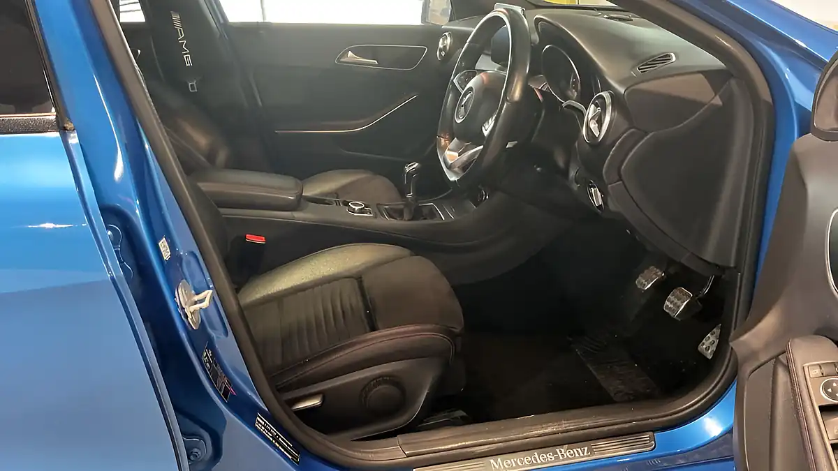Used 2017 Mercedes-Benz a-Class AMG Line (executive) Blue - Interior and Exterior details 9