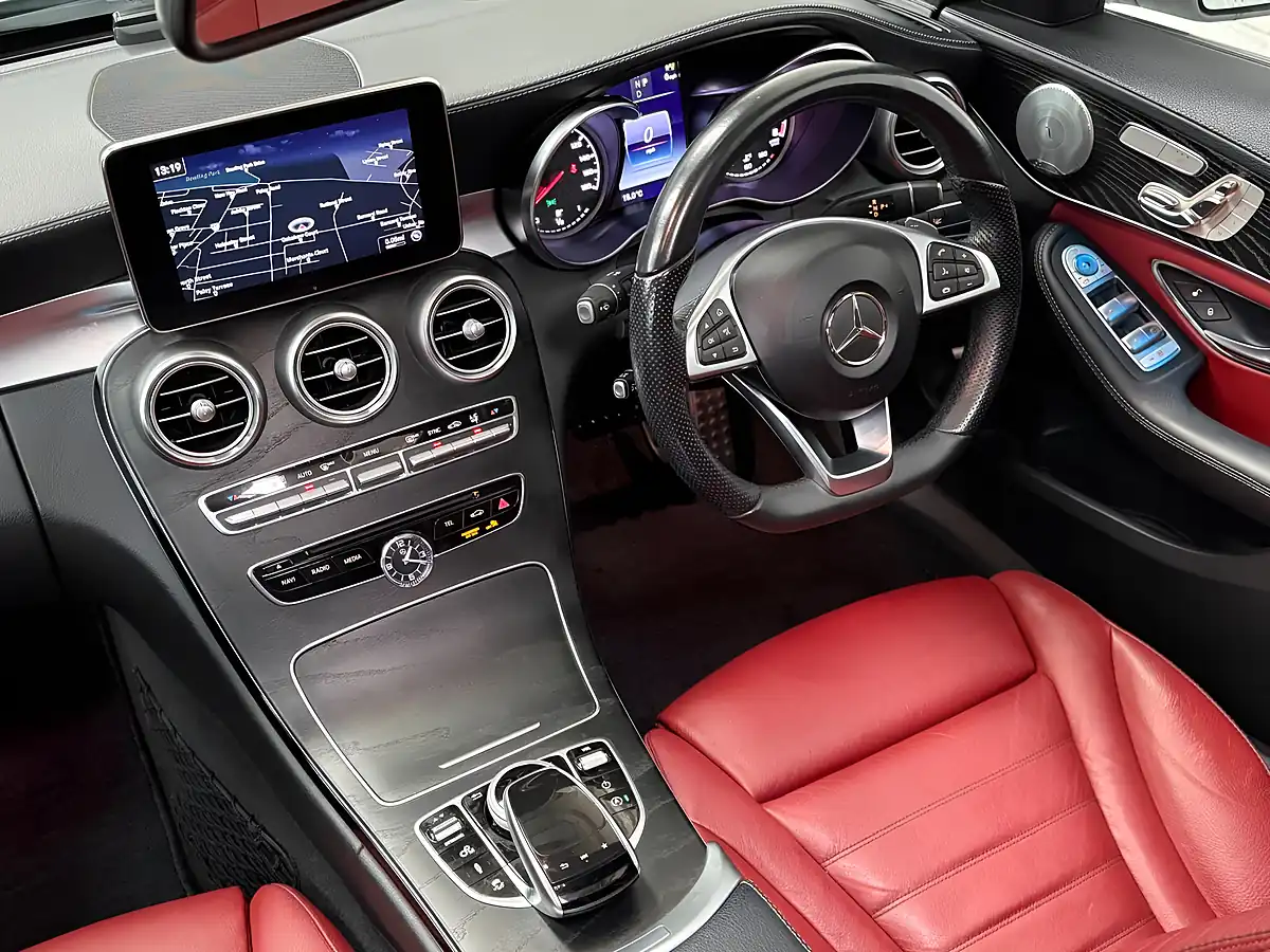 Used 2017 Mercedes-Benz C Class Premium Plus Diamond White - Interior and Exterior details 3