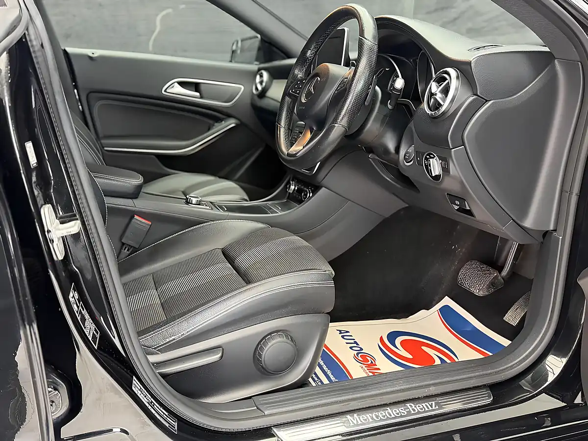 Used 2017 Mercedes-Benz Cla Sport Shooting Brake Black - Interior and Exterior details 16