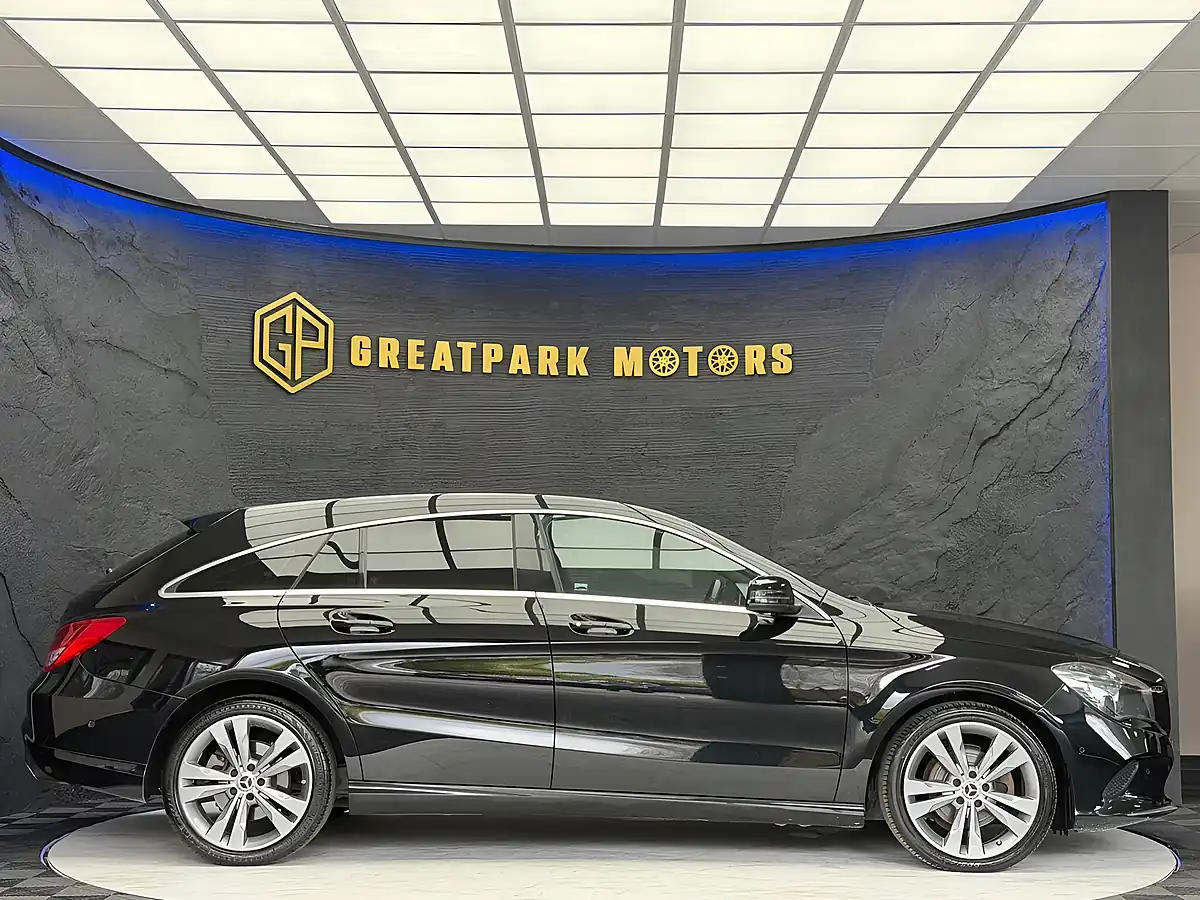 Used 2017 Mercedes-Benz Cla Sport Shooting Brake Black - Interior and Exterior details 4