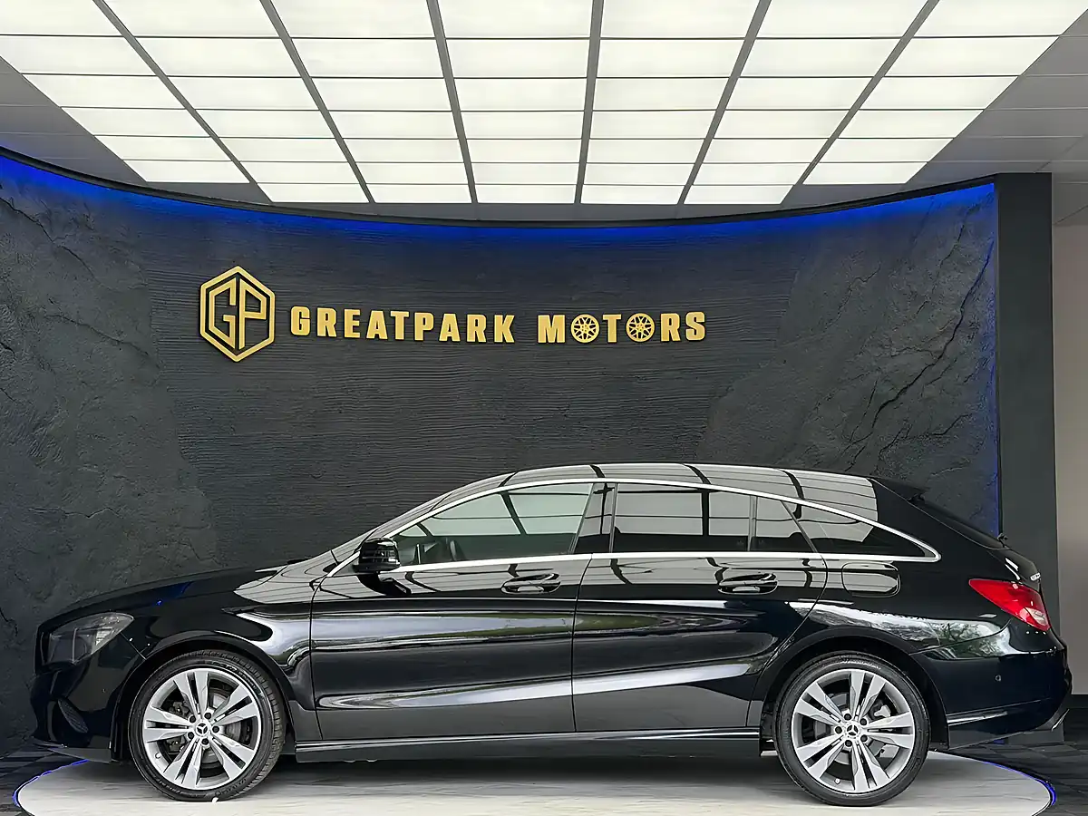 Used 2017 Mercedes-Benz Cla Sport Shooting Brake Black - Interior and Exterior details 8