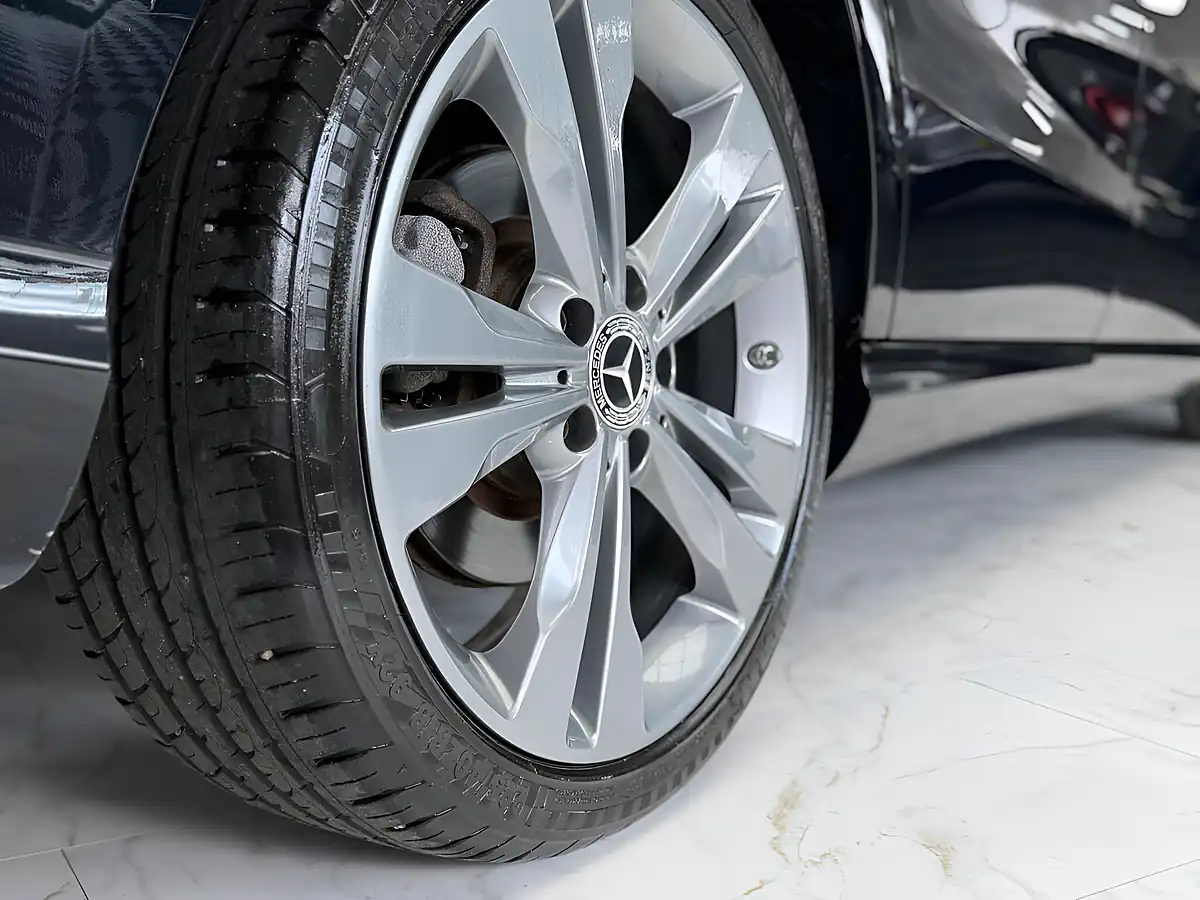 Used 2017 Mercedes-Benz Cla Sport Shooting Brake Black - Interior and Exterior details 9
