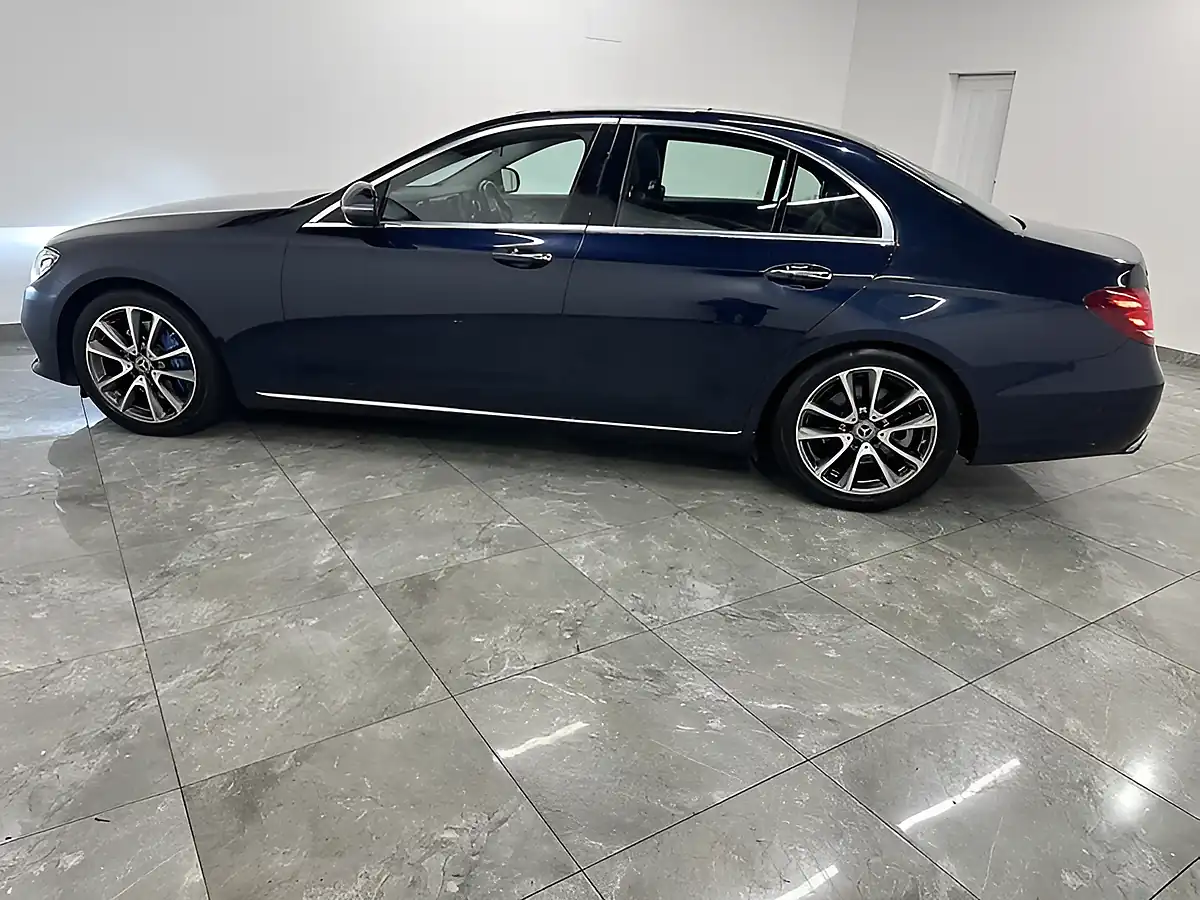 Used 2017 Mercedes-Benz E Class Se (premium) Blue - Interior and Exterior details 6