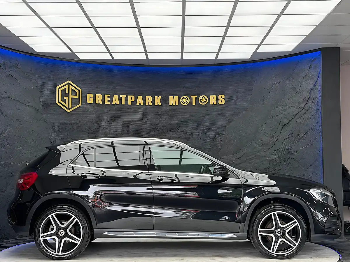 Used 2017 Mercedes-Benz Gla AMG Line Black - Interior and Exterior details 4