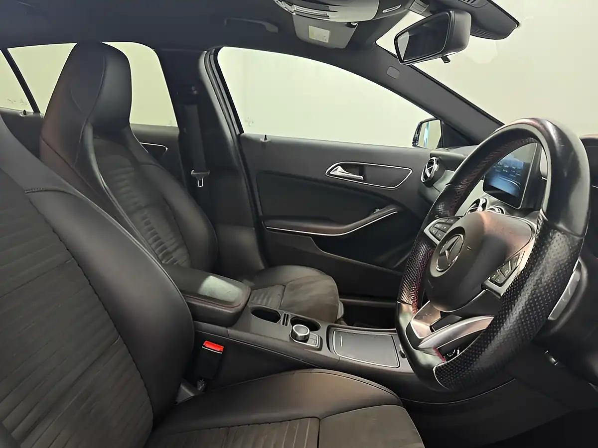 Used 2017 Mercedes-Benz Gla AMG Line Blue - Interior and Exterior details 10