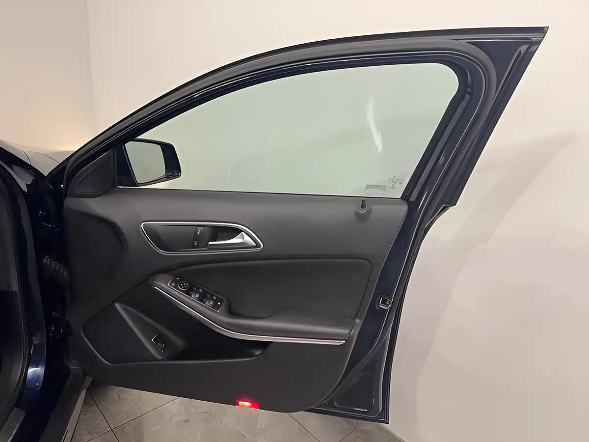 Used 2017 Mercedes-Benz Gla AMG Line Blue - Interior and Exterior details 12
