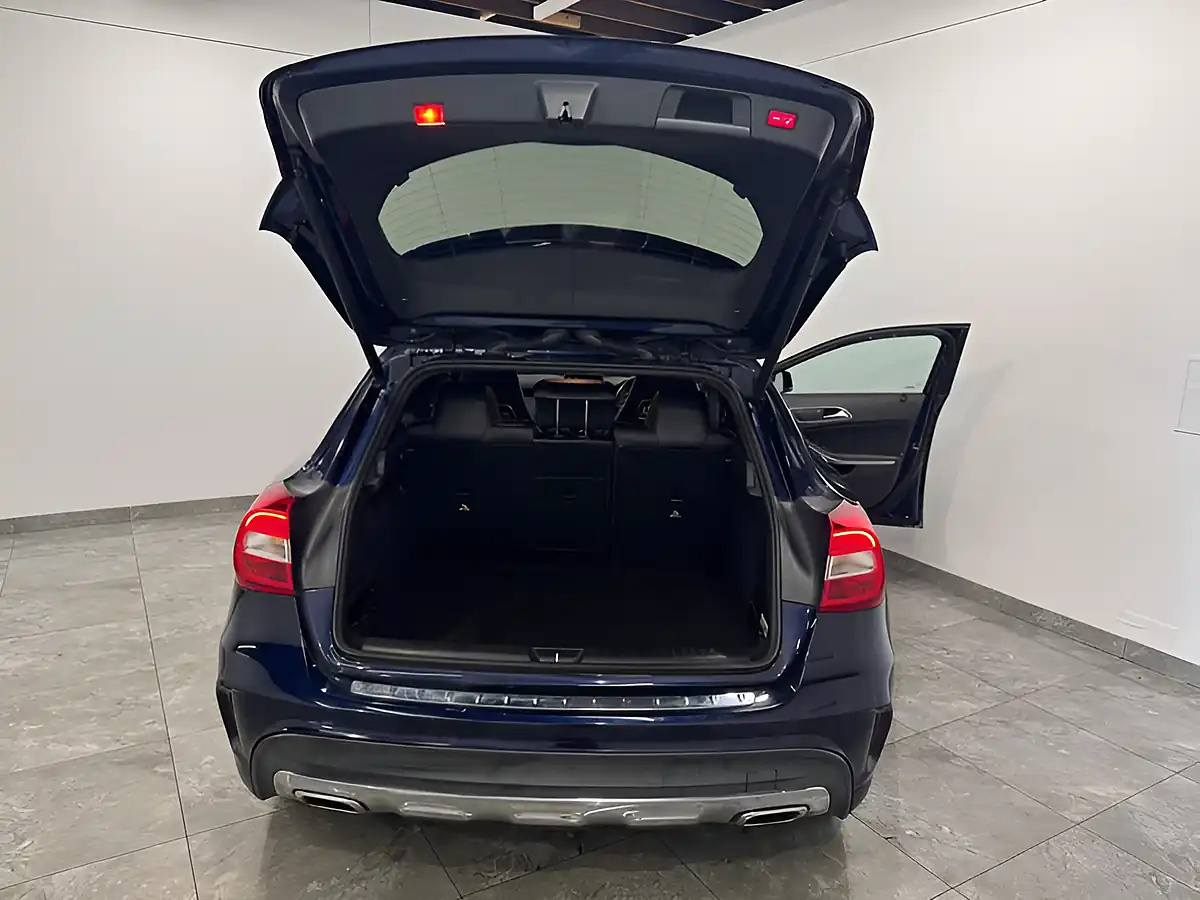 Used 2017 Mercedes-Benz Gla AMG Line Blue - Interior and Exterior details 14