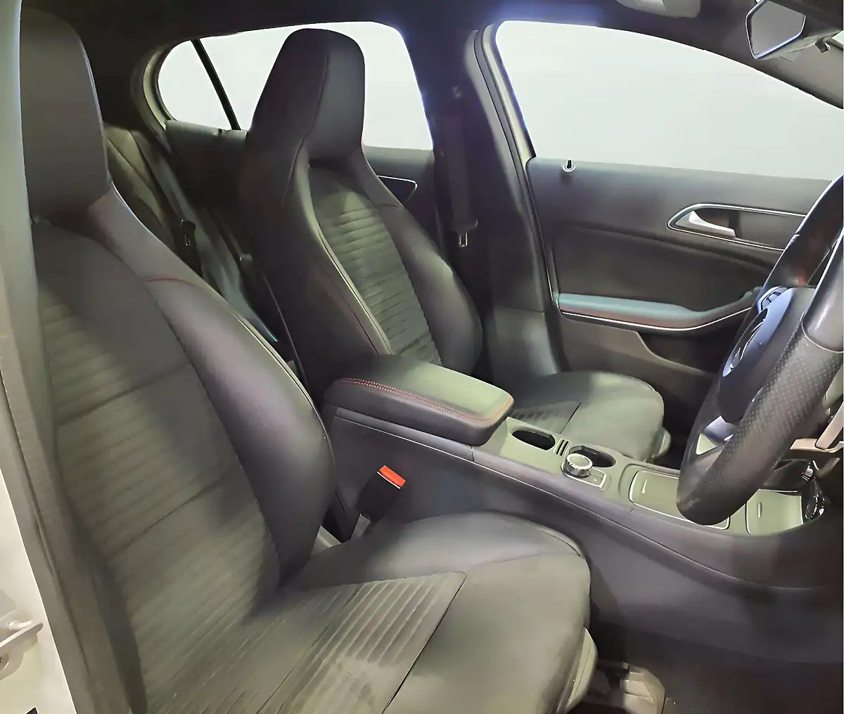 Used 2017 Mercedes-Benz Gla AMG Line (executive) White - Interior and Exterior details 6