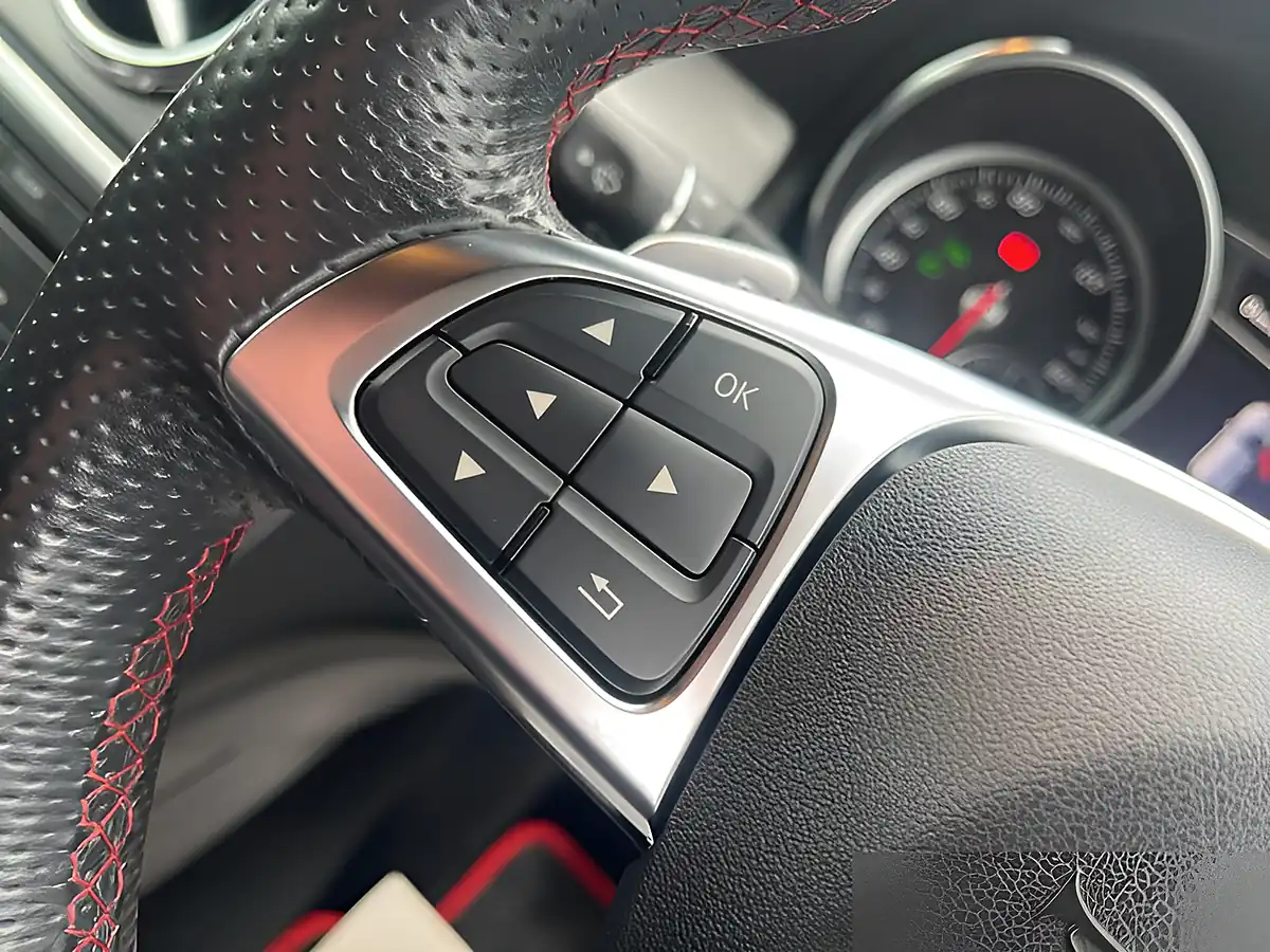 Used 2017 Mercedes-Benz Gla AMG Line (premium) Black - Interior and Exterior details 17