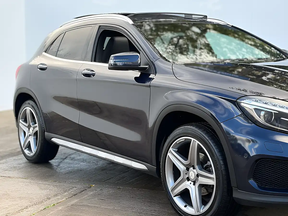 Used 2017 Mercedes-Benz Gla AMG Line Premium+ Cavansite Blue - Interior and Exterior details 5