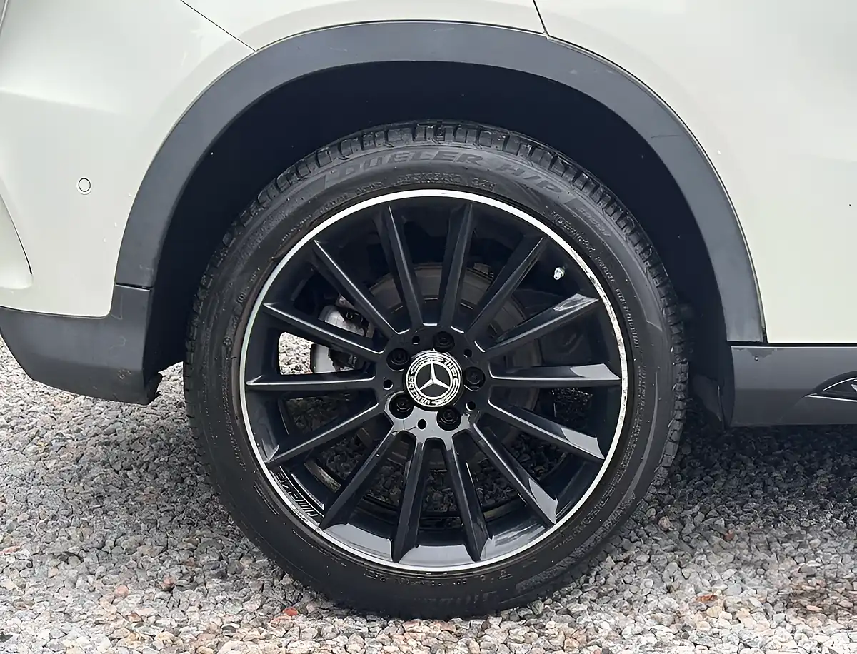 Used 2017 Mercedes-Benz Gla AMG Line Premium Polar White - Interior and Exterior details 9