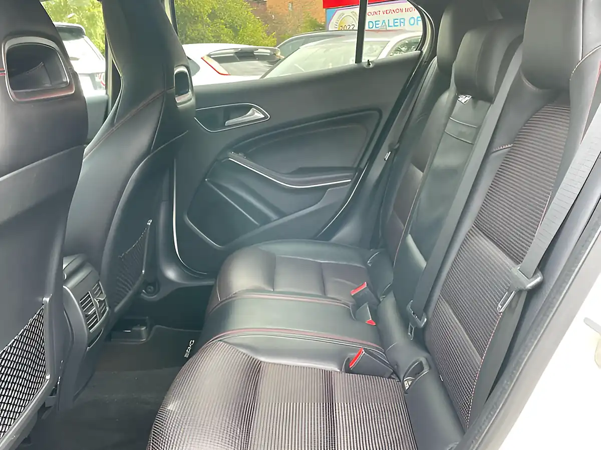 Used 2017 Mercedes-Benz Gla AMG Line (premium) White - Interior and Exterior details 14