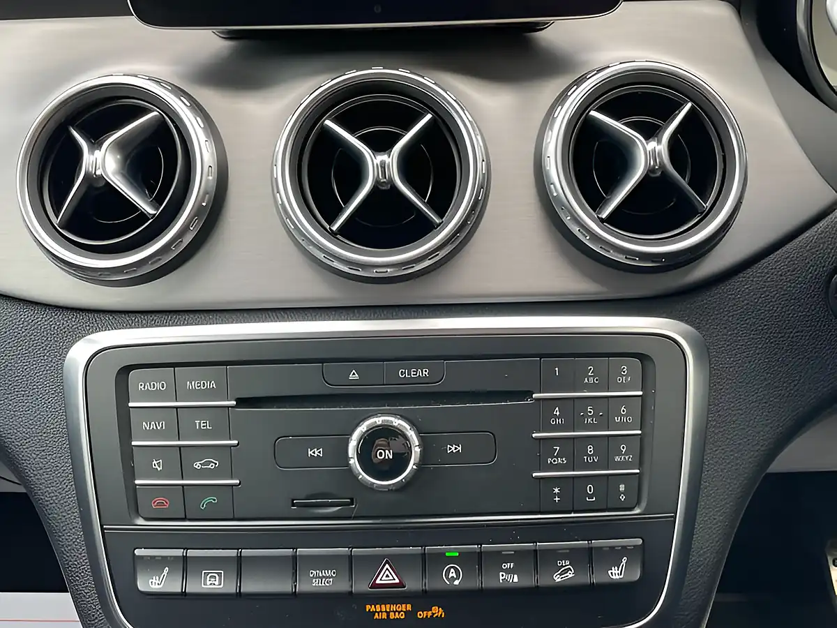 Used 2017 Mercedes-Benz Gla AMG Line (premium) White - Interior and Exterior details 16